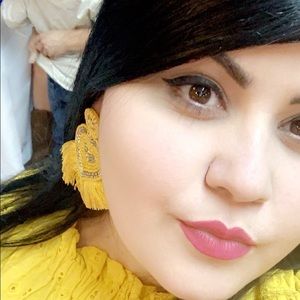 Meet your Posher, Ana